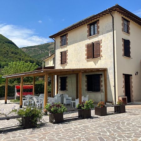Casa Vacanze Vecchio Frantoio Residenza Moraiolo สโปเลโต ภายนอก รูปภาพ